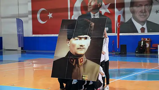 100 Metre Uzunluğundaki Türk Bayrağı, Seydikemer'in Sokaklarını Süsledi