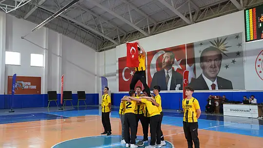 100 Metre Uzunluğundaki Türk Bayrağı, Seydikemer'in Sokaklarını Süsledi