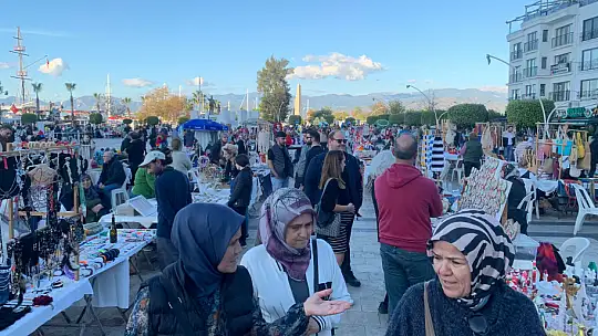 Fethiye Yeni Yıl Pazarı'nda Yoğunluluk