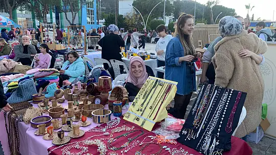 Fethiye Yeni Yıl Pazarı'nda Yoğunluluk