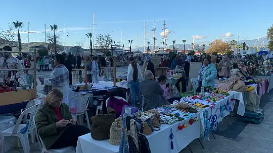 Fethiye Yeni Yıl Pazarı'nda Yoğunluluk