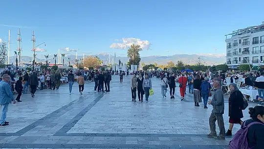 Fethiye Yeni Yıl Pazarı'nda Yoğunluluk