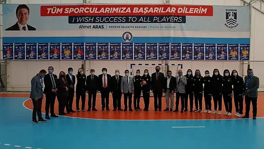 Yalıkavakspor Kadın Hentbol Takımı yeni salonuna kavuştu