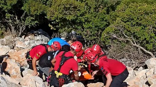 Yamaç paraşütçüsünü JAK timleri kurtardı