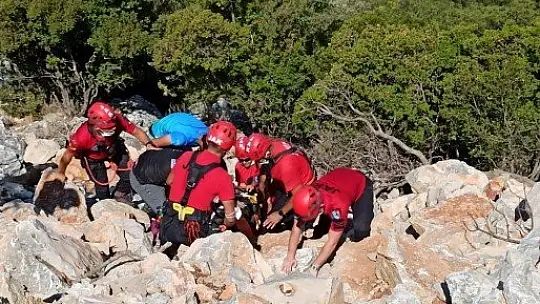 Yamaç paraşütçüsünü JAK timleri kurtardı