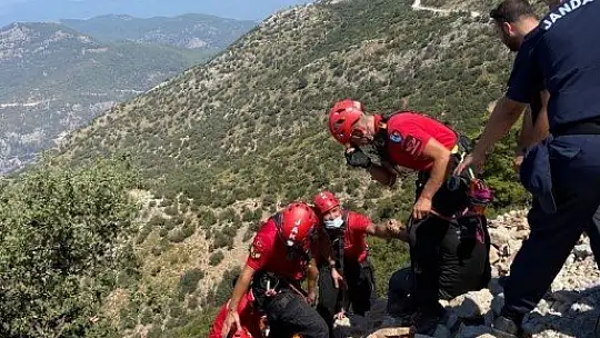 Yamaç paraşütçüsünü JAK timleri kurtardı