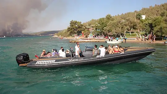 Yangın bölgesindeki oteller tahliye ediliyor