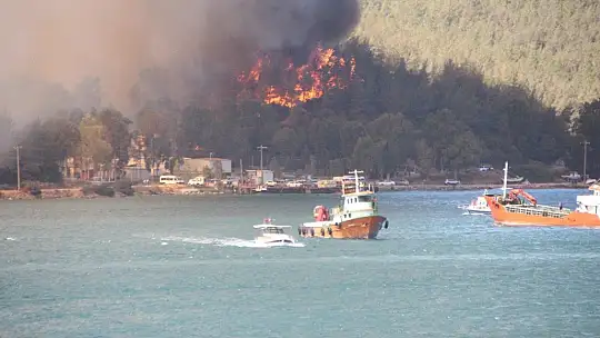 Yangın bölgesindeki oteller tahliye ediliyor