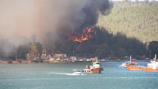 Yangın bölgesindeki oteller tahliye ediliyor