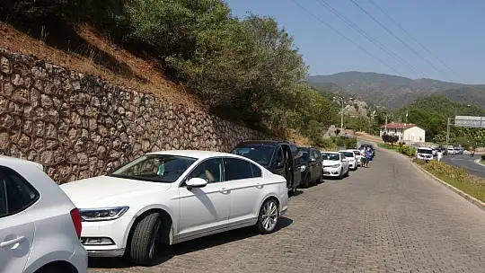 Yangın nedeni ile Marmaris Datça karayolu trafiğe kapandı