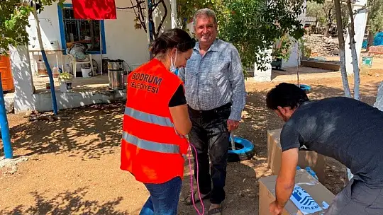 Yangından etkilenen Bodrum halkına acil ihtiyaç paketleri teslim edildi