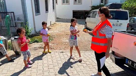 Yangından etkilenen Bodrum halkına acil ihtiyaç paketleri teslim edildi