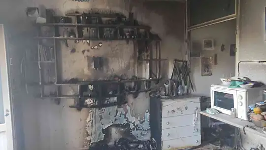 YANGINI SÖNDÜRMEYE ÇALIŞIRKEN YARALANDI