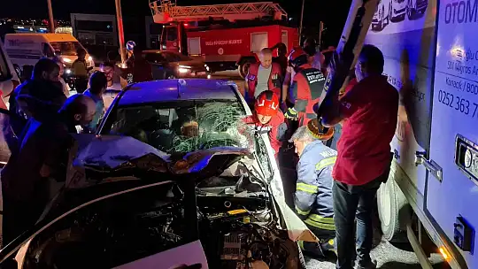 Yaralıyı bırakıp basına saldırdılar