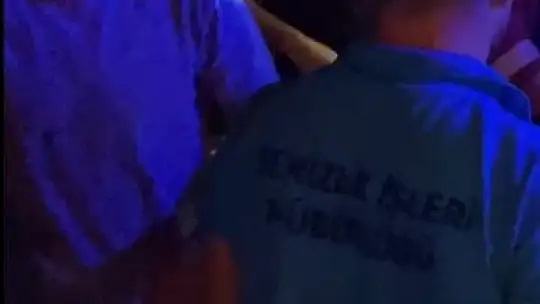 Yaralıyı bırakıp basına saldırdılar