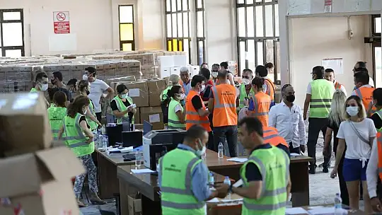 Yardım noktalarında büyük yoğunluk