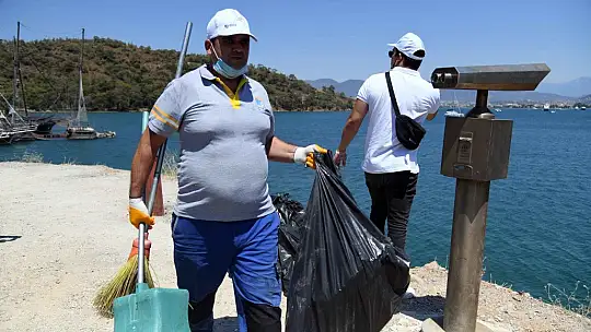 Yarımada'da bayram sonrası temizliği