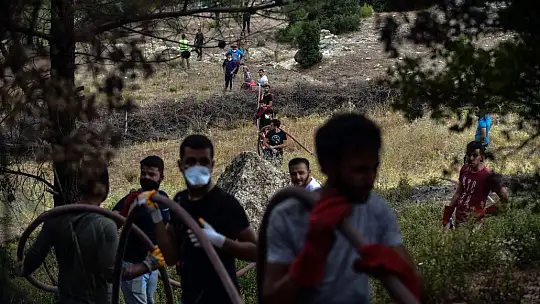 Yatağan'da yangınla mücadele fotoğraf karelerine yansıdı