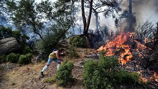 Yatağan'da yangınla mücadele fotoğraf karelerine yansıdı