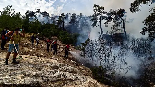 Yatağan'da yangınla mücadele fotoğraf karelerine yansıdı