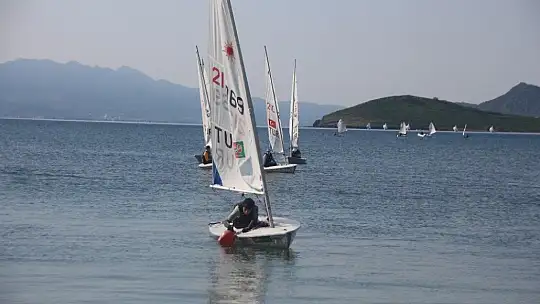 Yelkenci gençler aylar sonra yelkenlileriyle buluştu