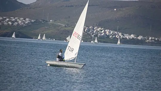 Yelkenci gençler aylar sonra yelkenlileriyle buluştu