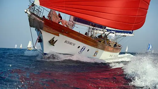 Yelkencilerin rotası yanan koylar
