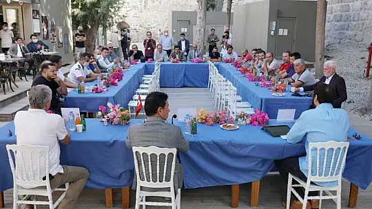 Yelkencilerin rotası yanan koylar