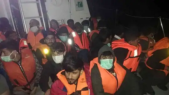 Yunan adalarından Türk karasularına geri itmeler sürüyor