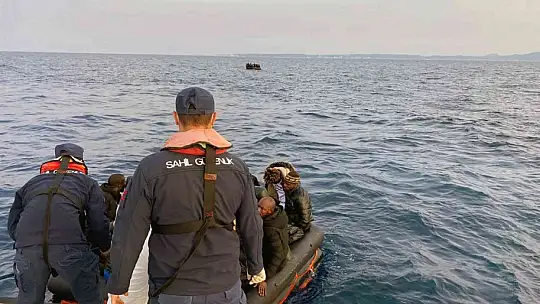 Yunanistan can sallarına bindirip geri gönderiyor