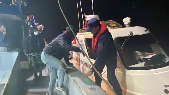 YUNANLARIN İTTİĞİ 13 DÜZENSİZ GÖÇMEN BODRUM'DA KURTARILDI
