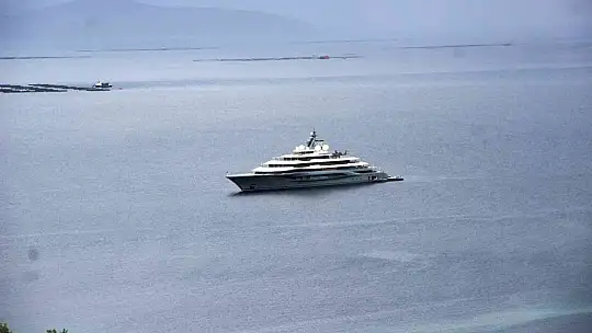 Yüzen saray 'Flying Fox' Bodrum'a demir attı, içerisindekiler merak konusu oldu