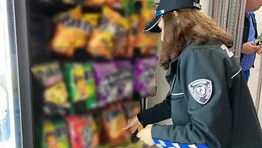 Zabıta ekipleri, halk sağlığını korumak için denetimde