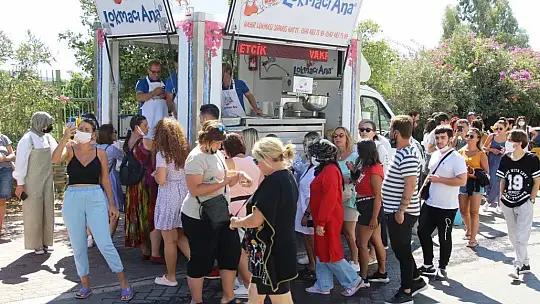 Zeki Müren, vefat yıl dönümünde anıldı
