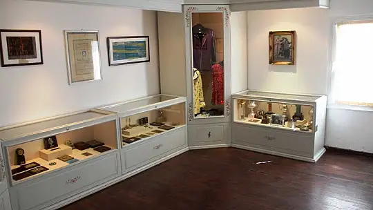 Zeki Müren, vefat yıl dönümünde anıldı