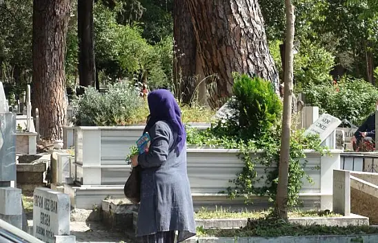 Arife Günü Mezarlık Ziyareti