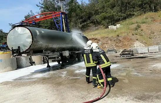 Asfalt tankeri bomba gibi patladı