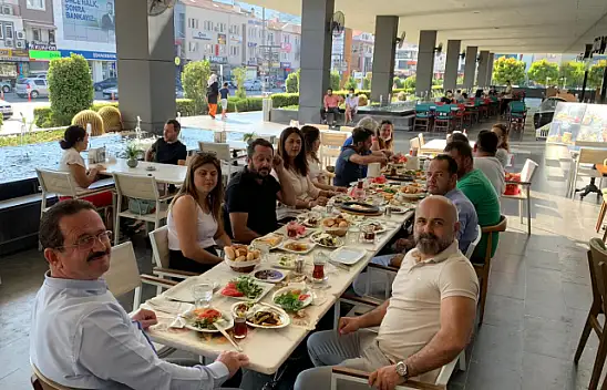 Başkan Öztürk, basın emekçileri ile kahvaltıda bir araya geldi