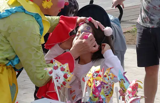 BEŞKAZA MEYDANI'NDA ÇOCUK ŞENLİĞİ