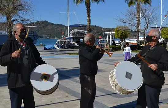 Beşkaza Meydanı'nda davullu zurnalı eylem