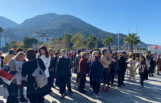 CHP KADIN KOLLARI VE ADD'DEN ÇELENK SUNUMU