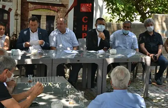 CHP'li vekiller, Fethiye ilçe binasında partililer ile buluştu