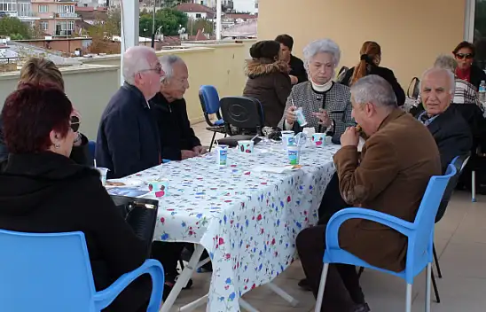 ÇYDD'DEN ÇİĞ BÖREK VE AŞURE ETKİNLİĞİ