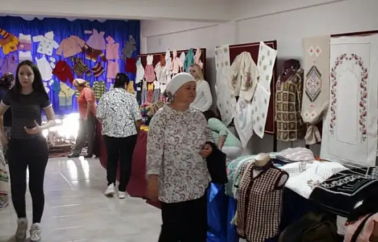 ESENKÖY EL SANATLARI SERGİSİ AÇILDI