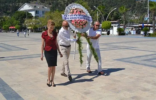 Fethiye Belediyesi Çevre Müdürlüğü çelenk sundu