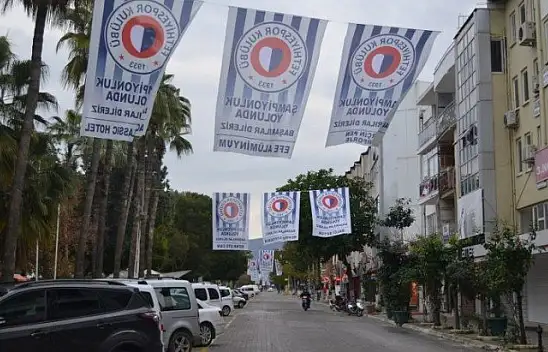 Fethiye sokakları bayraklarla donatıldı 