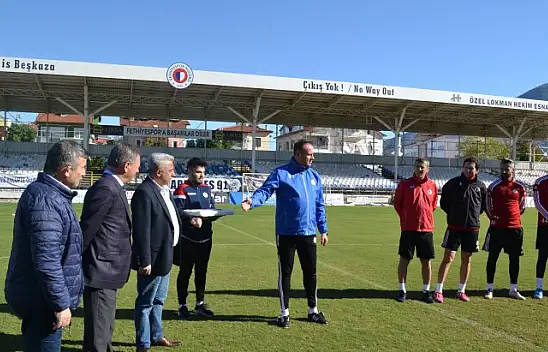 Futbolculara Baklava Ziyafeti