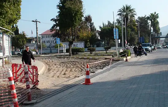 GAFFAR OKKAN CADDESİ'NDE YOL ÇALIŞMASI