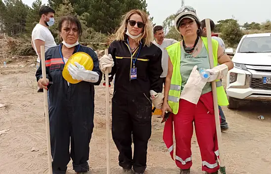 Gönüllüler yangın söndürme çalışmalarına da destek oldu