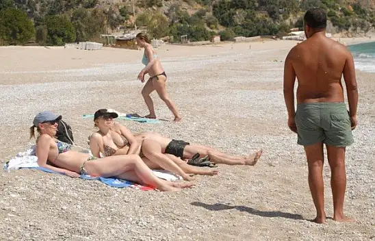 Güneşli ve güzel havada deniz keyfi yaptılar